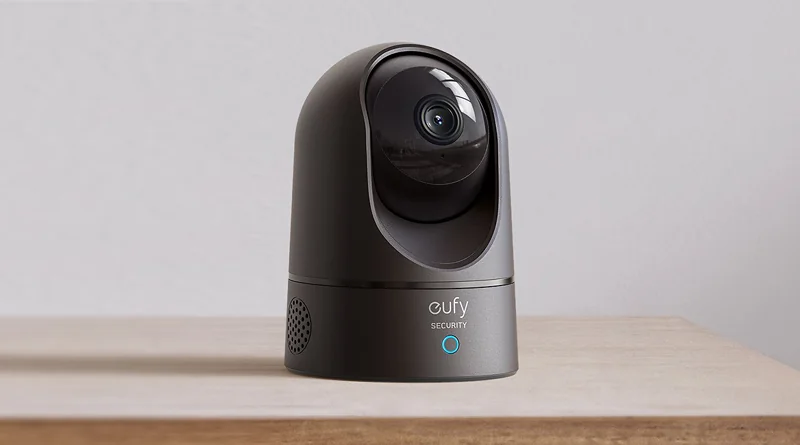 Caméra de surveillance connectée Eufy 2k Pan and tilt, une bonne référence de caméra mobile pour les propriétaires d'animaux.